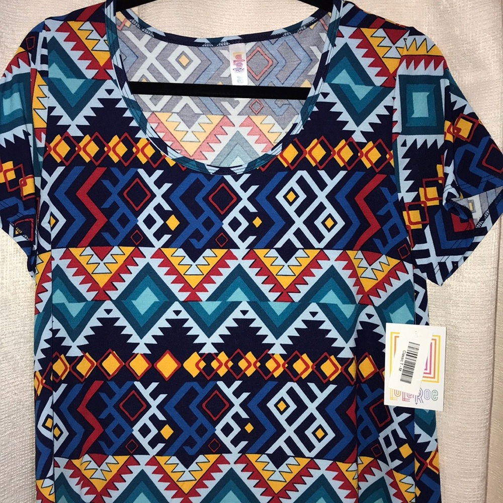 Medium Lularoe classic t